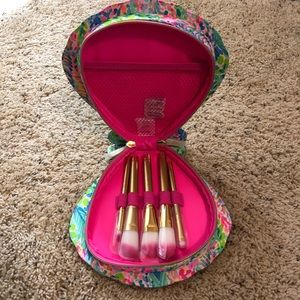 Lilly Pulitzer Catch the Wave Brush Set Shell Case